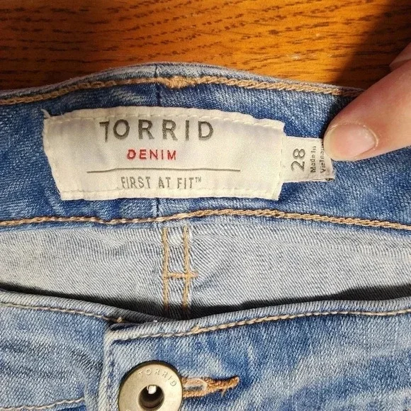 Torrid Denim Distressed Jeans Shorts Blue Plus Size 28 - Picture 6 of 8